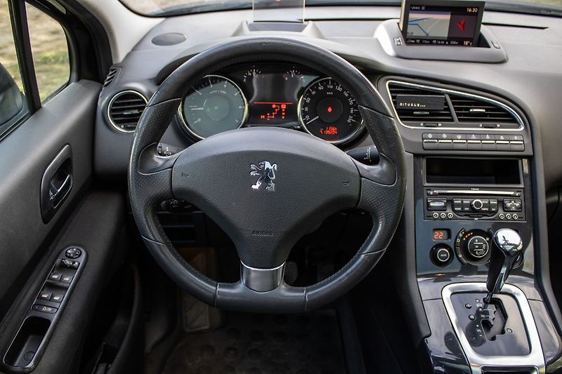 Peugeot 5008 - fotka 9 z 36