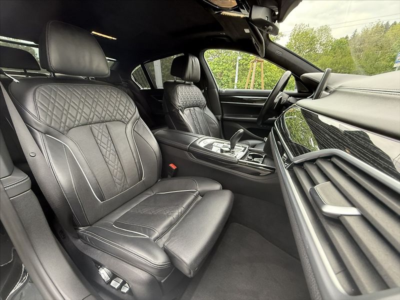 BMW Řada 7 3,0 xDrive 740d - fotka 27 z 39