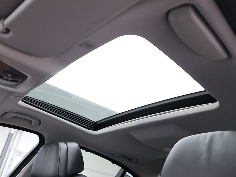BMW Řada 5 3,0 D 190 kW X-Drive Luxury Li - fotka 28 z 35
