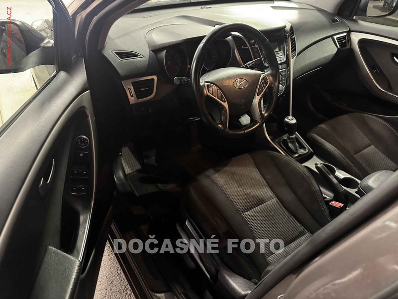 Hyundai i30 (2015) 1.6 MPi, 2.maj,ČR, AC, tempo - fotka 3 z 3