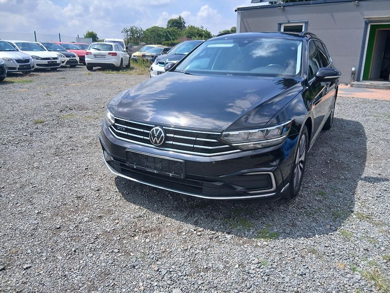 Volkswagen Passat GTE Plug-in hybrid, kůže - fotka 3 z 58