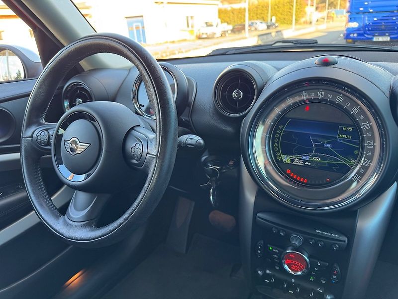 Mini Paceman (2015) 2.0 D Cooper Works - fotka 27 z 50