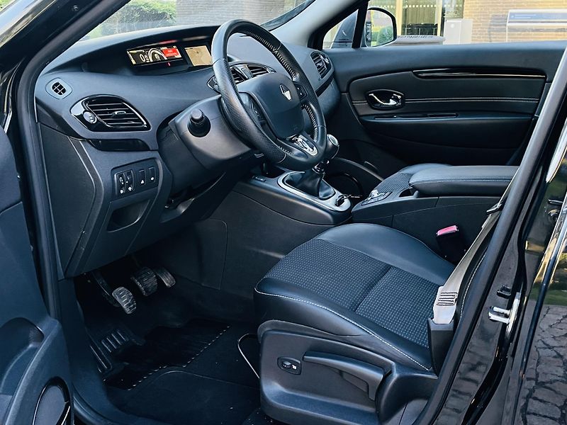 Renault Grand Scénic 1.6dCi MANUÁL KAMERA SERVISKA - fotka 28 z 47