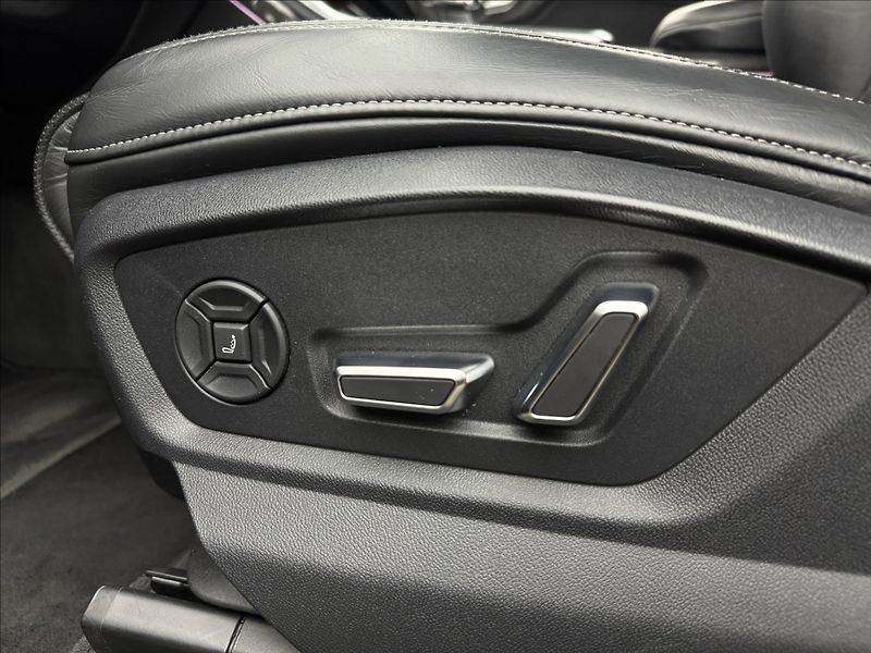 Audi SQ7 4,0 CERAMIC 7MÍST NV MASÁŽ TZ - fotka 38 z 53