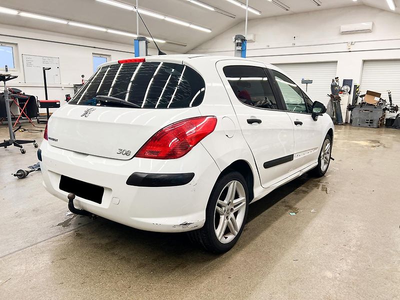 Peugeot 308 1.6HDi 68kW - fotka 6 z 17