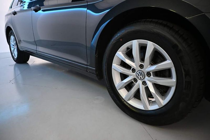 Volkswagen Passat (2018) 2.0 LED ACC TDI - fotka 31 z 32