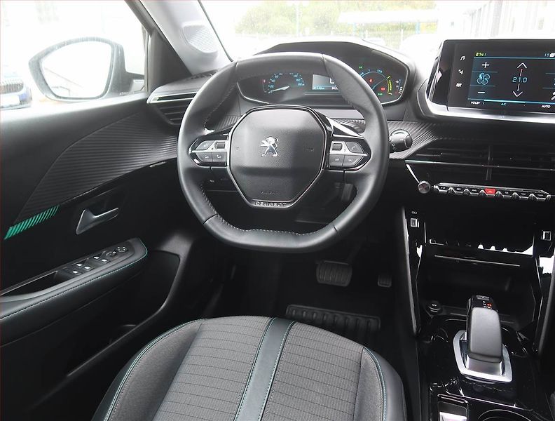 Peugeot 208 (2022) Allure 50 kWh, SoH 89% - fotka 7 z 22