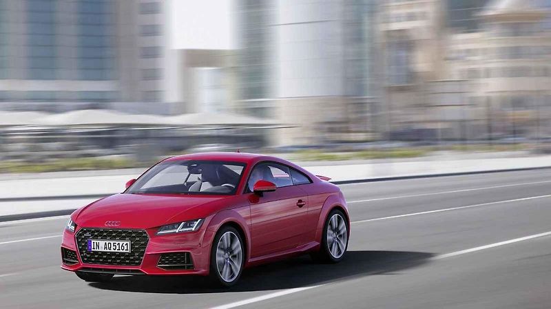Původní koncept Audi TT spolu s limitovanou edicí TT RS Coupé Iconic Edition