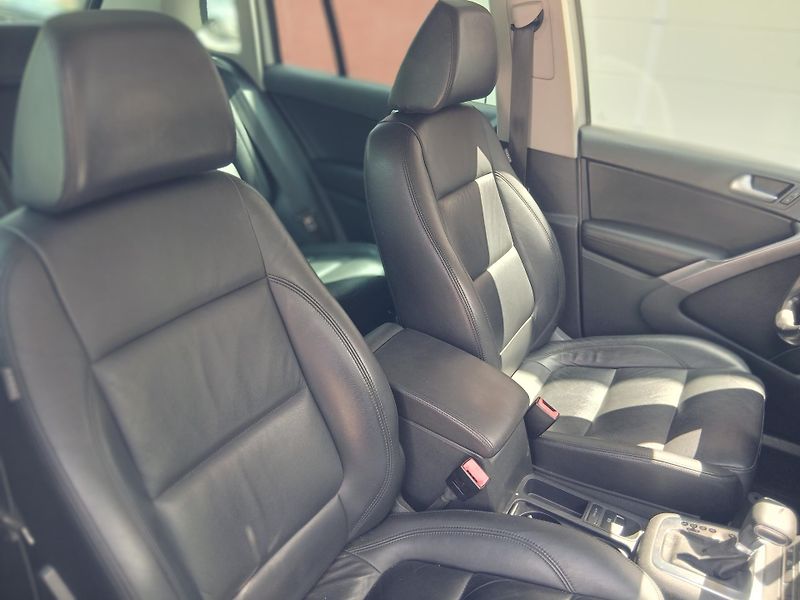 Volkswagen Tiguan 2.0 TSi 4x4 - fotka 16 z 36
