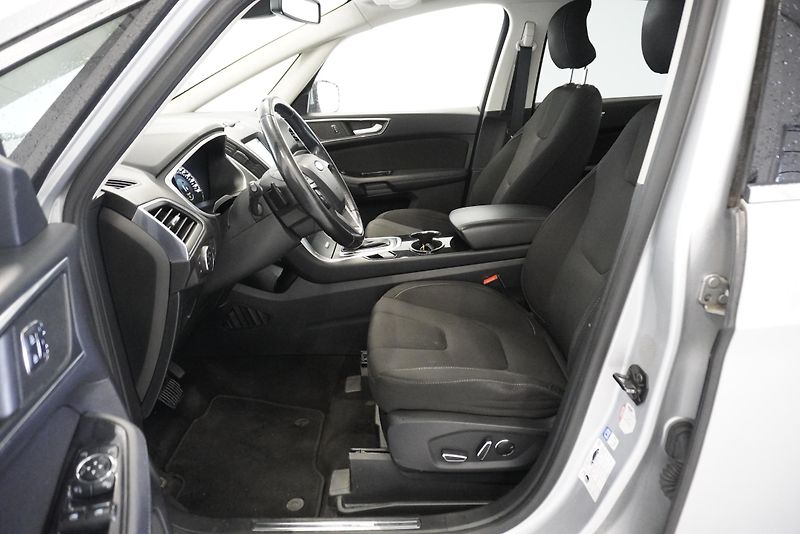 Ford S-MAX 2.0 TDCi TITANIUM 4X4 7 MÍST - fotka 11 z 32