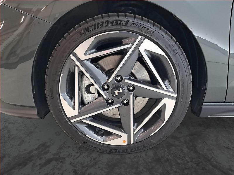 Hyundai i30 (2025) N-Line 1.5 T-GDI MHEV 48V - fotka 15 z 20