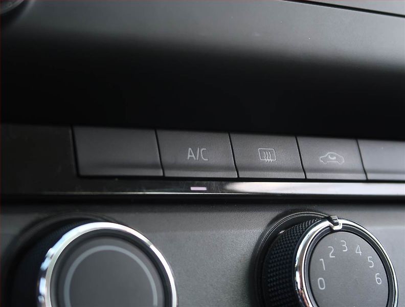 Škoda Octavia (2015) 1.6 TDI - fotka 15 z 15