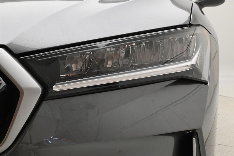 Škoda Superb 1,5 TSI 110kW DSG Selection Zá - fotka 31 z 33