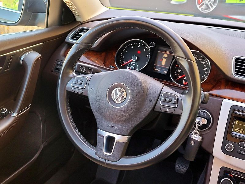Volkswagen Passat TSi HIGHLINE,málo najeto  - fotka 37 z 51
