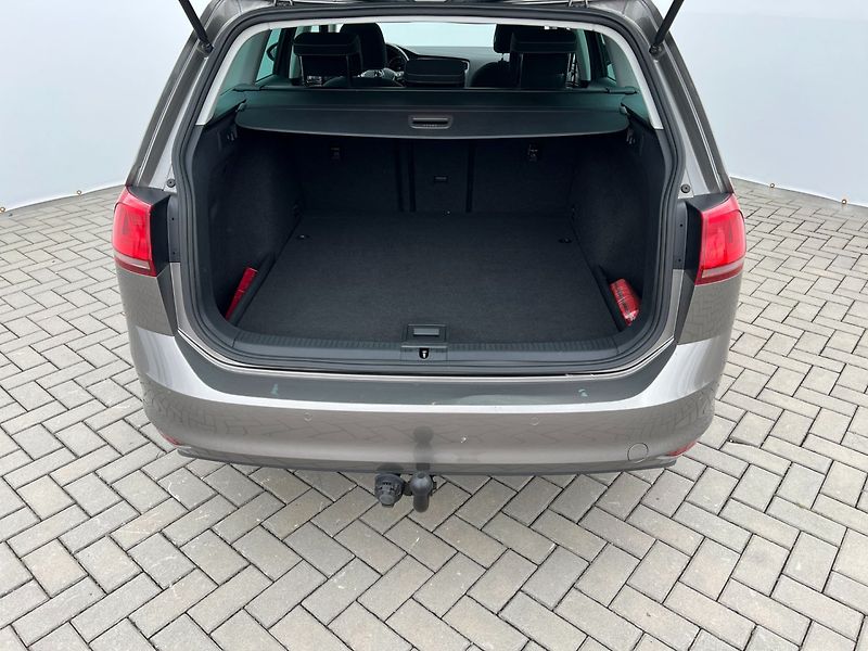 Volkswagen Golf Variant (2016) 1.2TSi LOUNGE Edition - fotka 10 z 33