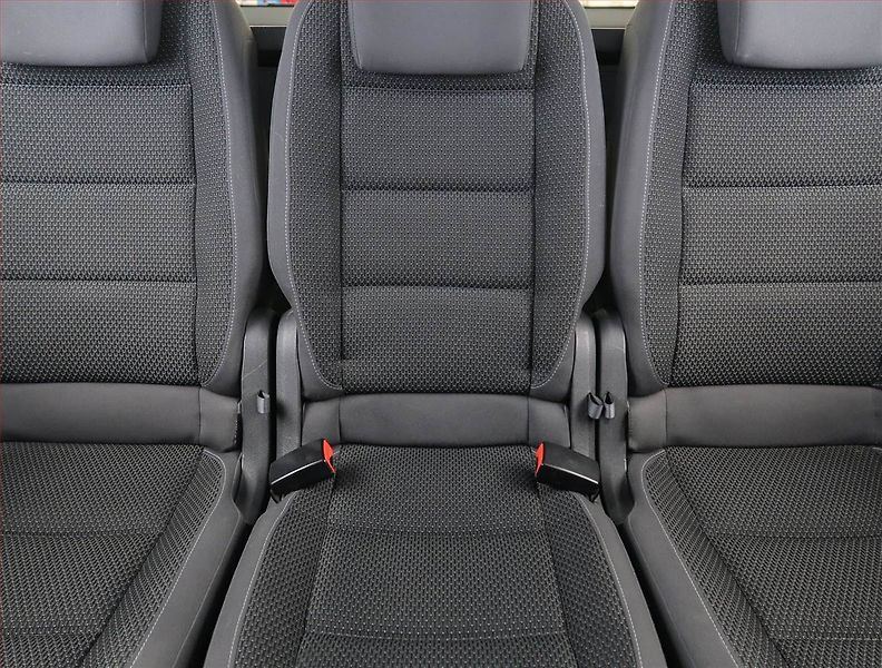 Volkswagen Touran (2013) Comfortline 1.2 TSI, ČR,1.maj - fotka 10 z 19