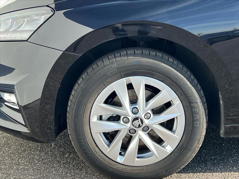 Škoda Fabia 1,0 TSi 85kW TOP SELECTION  IV - fotka 12 z 24