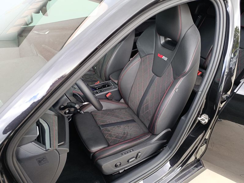 Škoda Octavia RS 2.0TSI 180kW ČR DPH - fotka 12 z 36