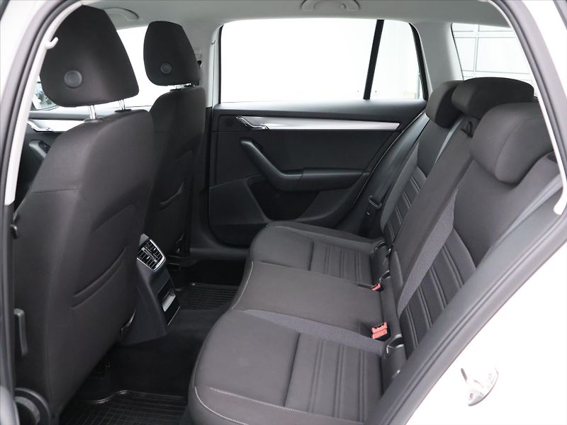 Škoda Octavia 1,6 TDI 85kW CZ Ambition DPH - fotka 14 z 30
