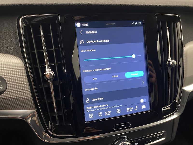 Volvo V90 T6 AWD RECHARGE DARK PLUS - fotka 47 z 58