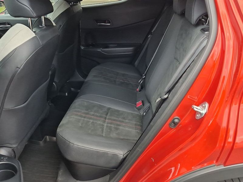 Toyota C-HR GR-Sport 2.0 Hybrid E-CVT - fotka 13 z 21