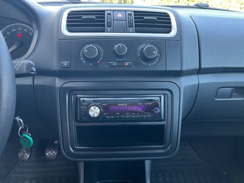 Škoda Fabia (2010) 1.2 i 70 Tis. Km - fotka 10 z 28