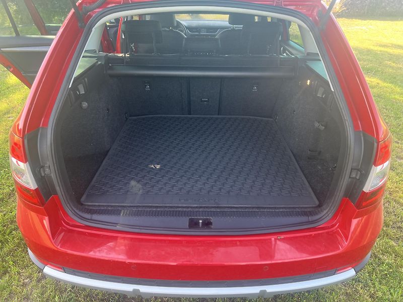Škoda Octavia 2.0TDI 110KW,SCOUT,4x4,DSG,KůŽ - fotka 16 z 41
