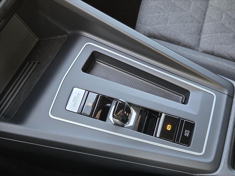 Volkswagen Golf 1,5 eTSi 110kW DSG Tov.záruka - fotka 18 z 22