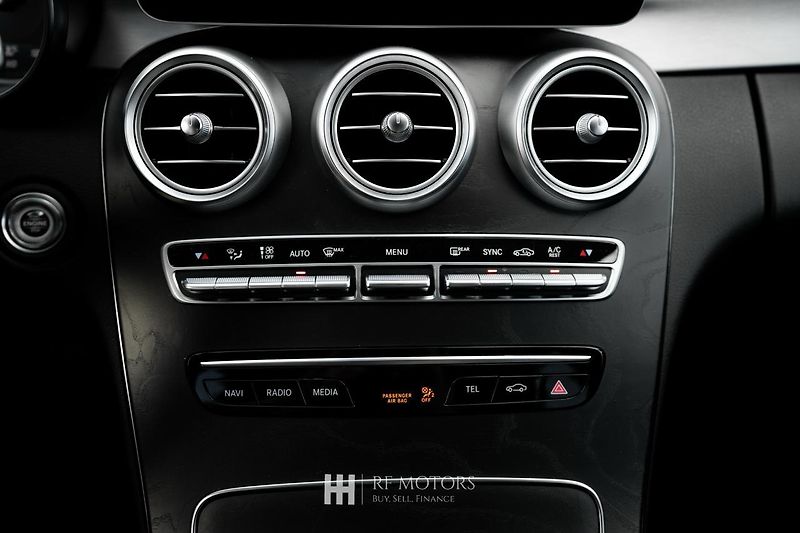 Mercedes-Benz Třídy C (2019) C 300d Kombi 180kW - fotka 25 z 30