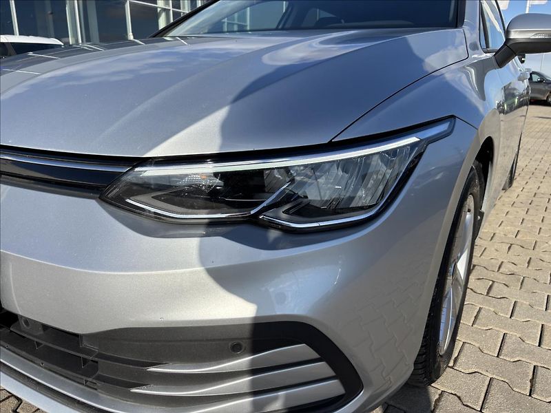 Volkswagen Golf 1,5 eTSI EVO 110 kW Life DSG - fotka 9 z 30
