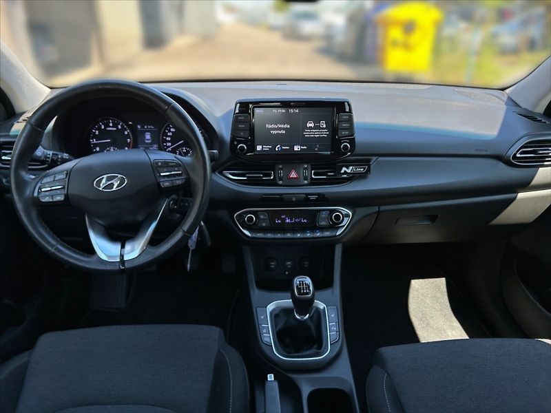 Hyundai i30 1,5 T-GDI Smart 5d - fotka 9 z 11