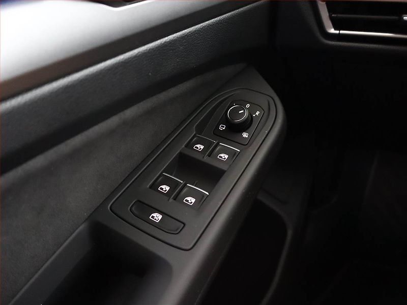 Volkswagen Golf (2026) 2.0 GTI Edition 50 - fotka 20 z 25