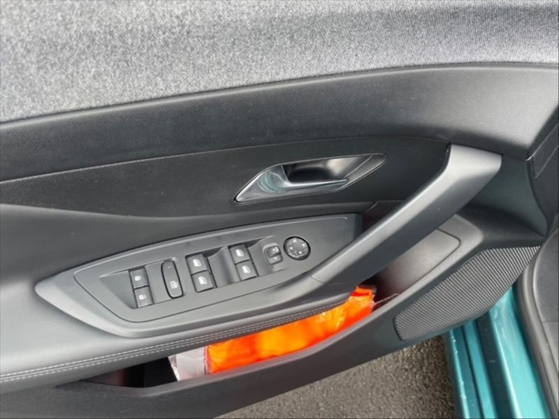 Peugeot 308 1,2 PT 130 Allure - fotka 11 z 11