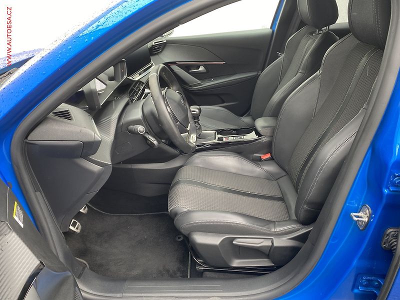 Peugeot 208 (2020) 1.2 PT, GT Line, navi, panor - fotka 9 z 17