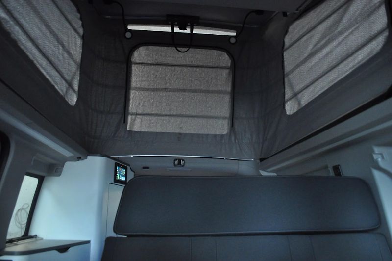 Ford Transit Custom Nugget Titanium 125kW Automat - fotka 23 z 25