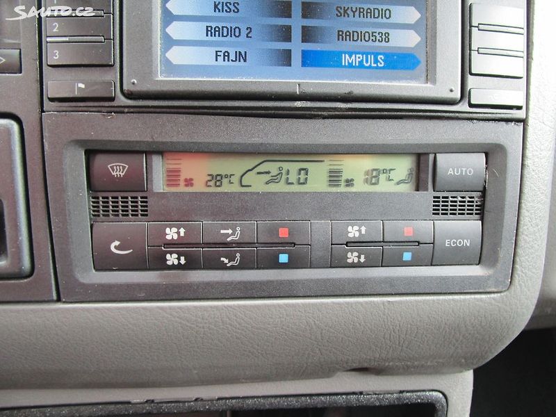 Volkswagen Multivan 2,5TDI-111KW - NOVÁ STK - fotka 22 z 22