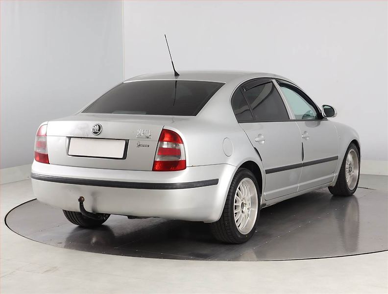 Škoda Superb (2007) Elegance 1.9 TDI, Serv.kniha - fotka 5 z 12