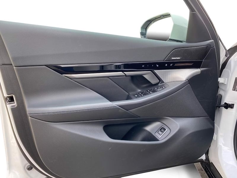 BMW Řada 5 520d xDrive M-Sport Pano Venti - fotka 11 z 24