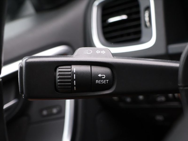 Volvo V60 1,6 D2 84kW Kinetic - fotka 19 z 33
