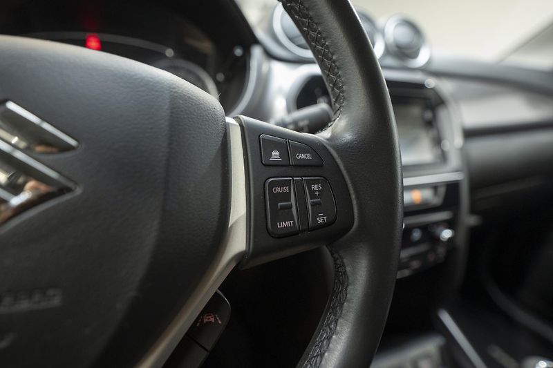 Suzuki Vitara (2023) Hybrid 1.4 95 kW - fotka 16 z 34
