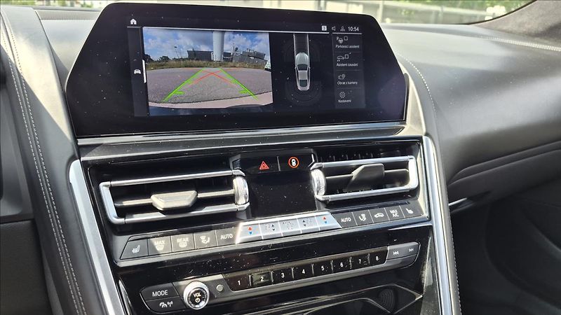 BMW Řada 8 4,4 V8 390 Kw M850i xDrive DPH - fotka 19 z 28