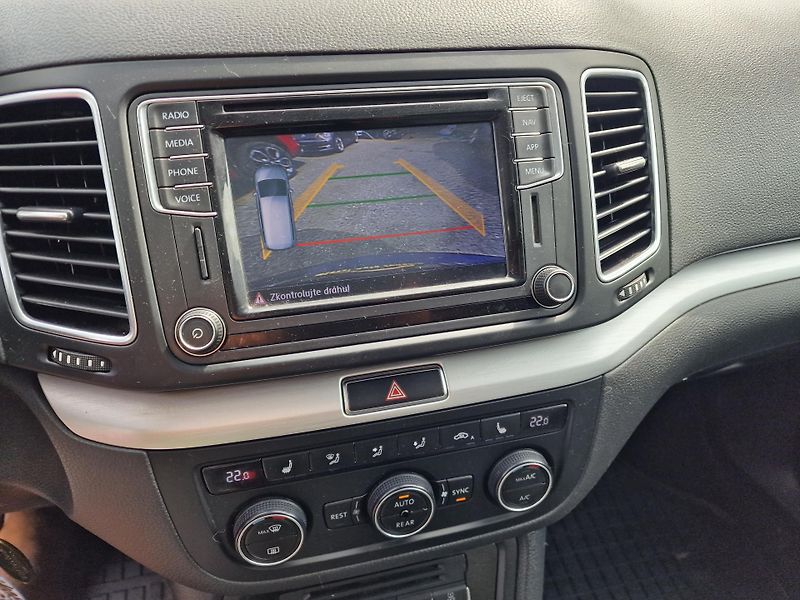 Volkswagen Sharan 2,0TDI 7MÍST KAMERA TAŽNÉ  - fotka 15 z 22