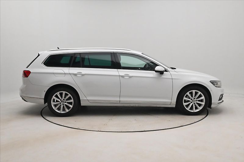 Volkswagen Passat 2,0 TDI 110 kW DSG ELEGANCE Zá - fotka 4 z 32