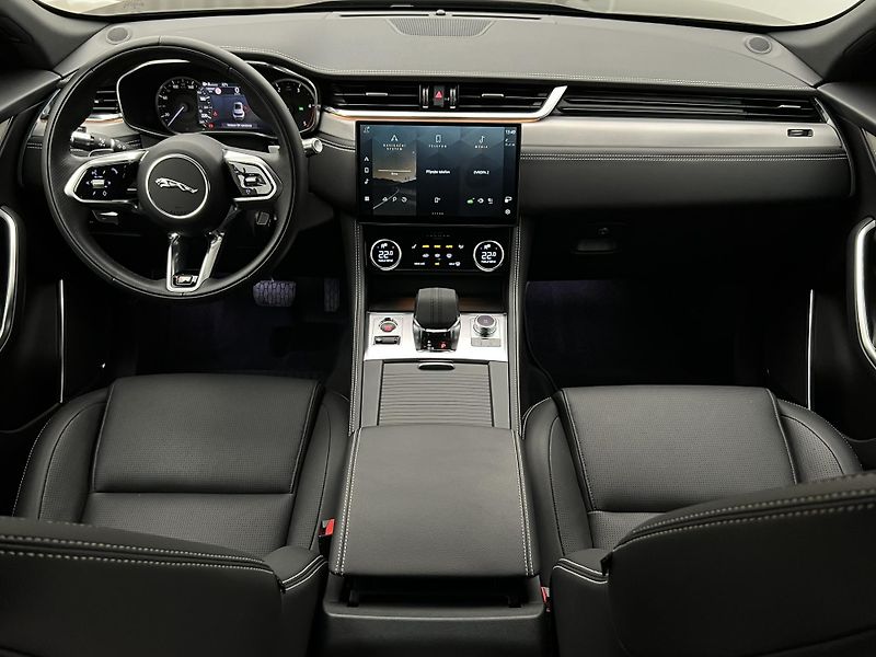 Jaguar F-Pace D200 R-DYNAMIC S AWD AUT - fotka 2 z 44