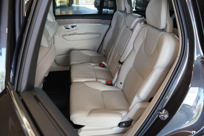 Volvo XC90 B5 PLUS Bright Vzduch, 360° - fotka 45 z 50