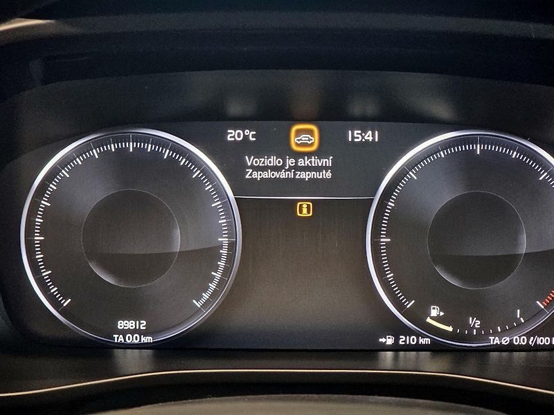 Volvo XC40 D3 Automat ČR 1.majitel - fotka 15 z 45