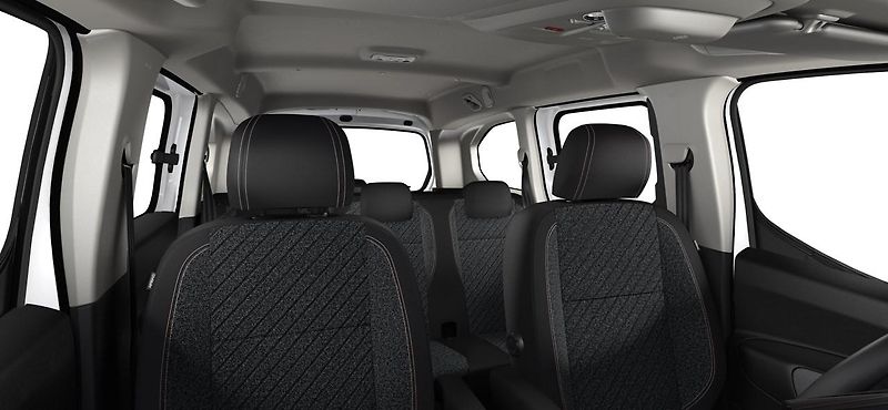 Peugeot Rifter (2026) LONG ALLURE Diesel 130 MAN6 - fotka 6 z 8