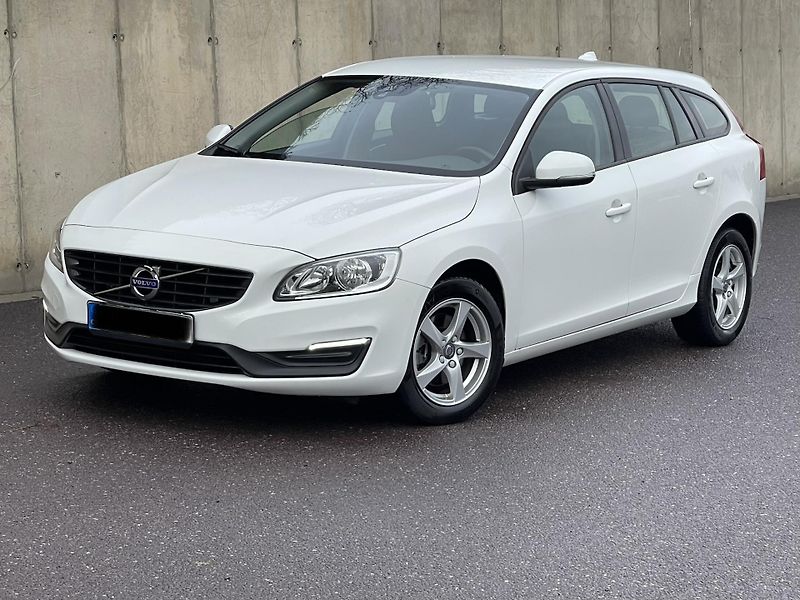 Volvo V60 (2018) 2.0 D2 MANUÁL - fotografie inzerátu