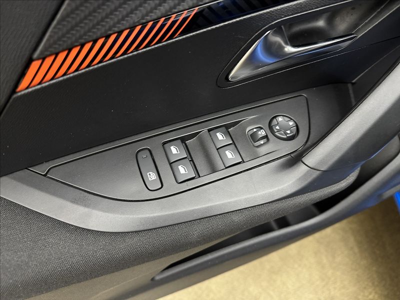 Peugeot 2008 1,5 HDi ACTIVE LED SENZORY ČR - fotka 24 z 36