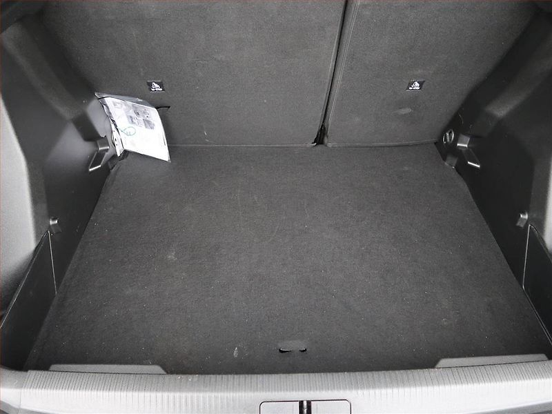 Peugeot 2008 (2023) 1.2 PureTech, Automat - fotka 14 z 18